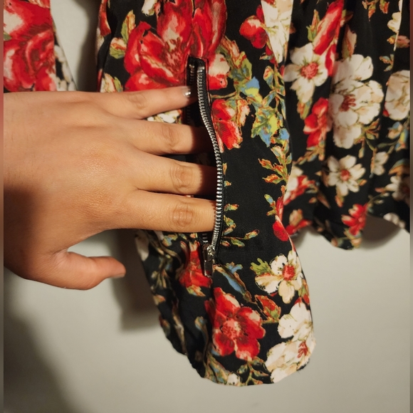 NWT One Clothing women's Floral tunic, Size M, elastic waist, side pockets - Picture 4 of 6